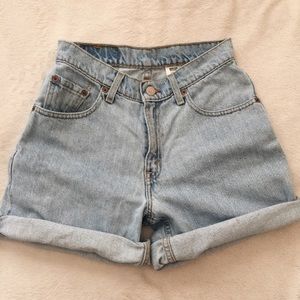 Levi’s mom shorts